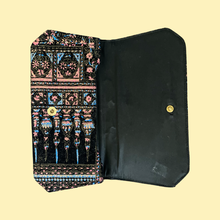 Load image into Gallery viewer, 1960’s Boho Accordion Clutch
